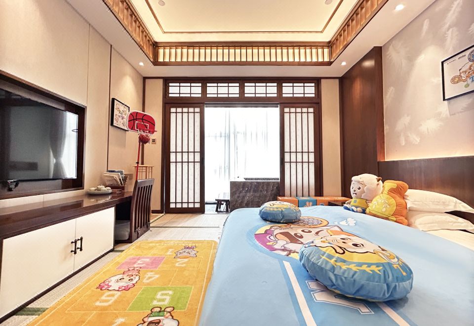 Baihualin Hot Spring Valley HotelPleasant Goat And Big Big Wolf Theme Family Double Bed Room