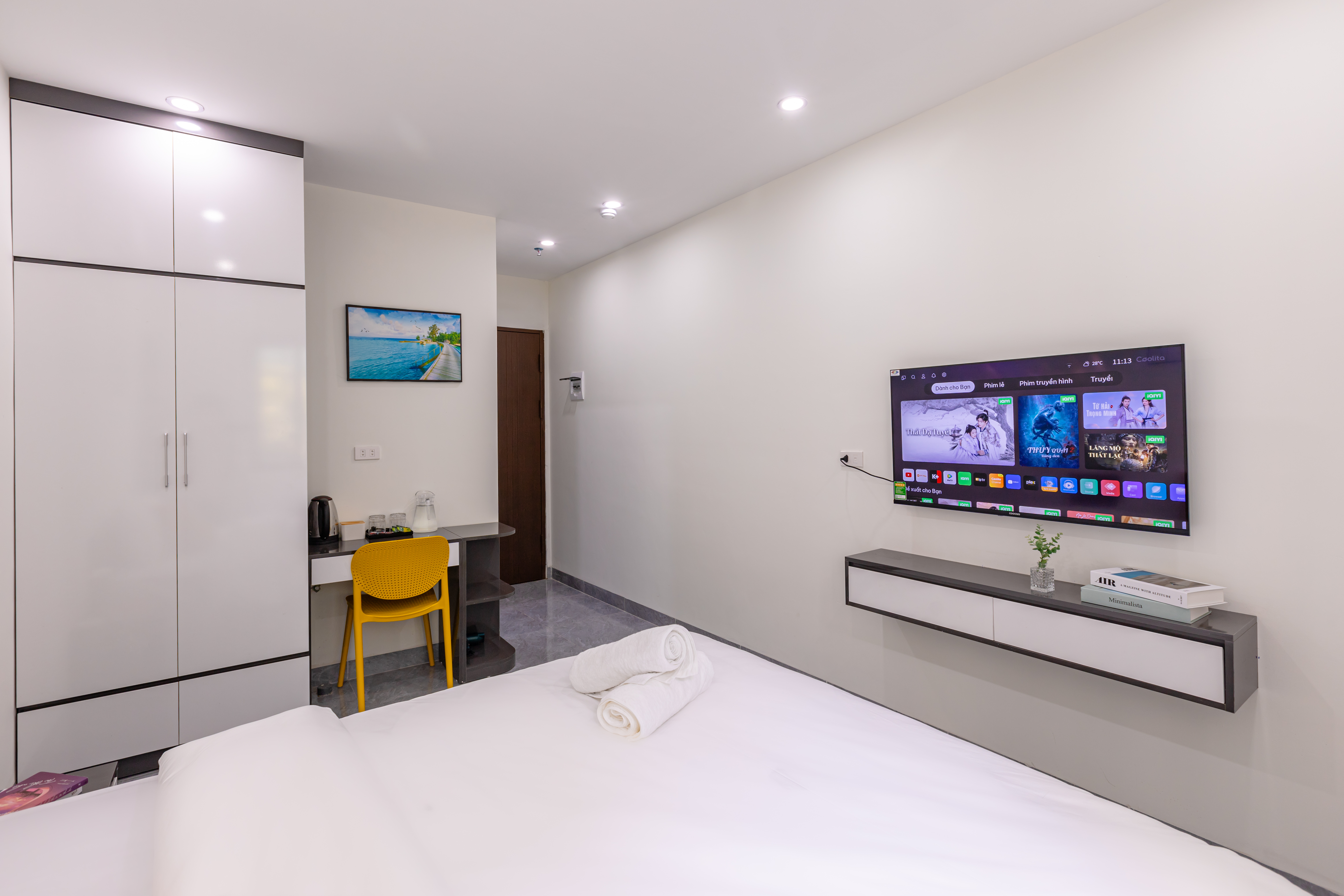 Dịch vụ hỗ trợ tìm đường và di chuyển tại Hera Palace Hotel: Tiện nghi cho khách hàng (Giới thiệu các dịch vụ hỗ trợ khách hàng như xe đưa đón, hướng dẫn viên du lịch, thông tin về giao thông công cộng, giúp khách hàng có trải nghiệm di chuyển thuận tiện nhất.)