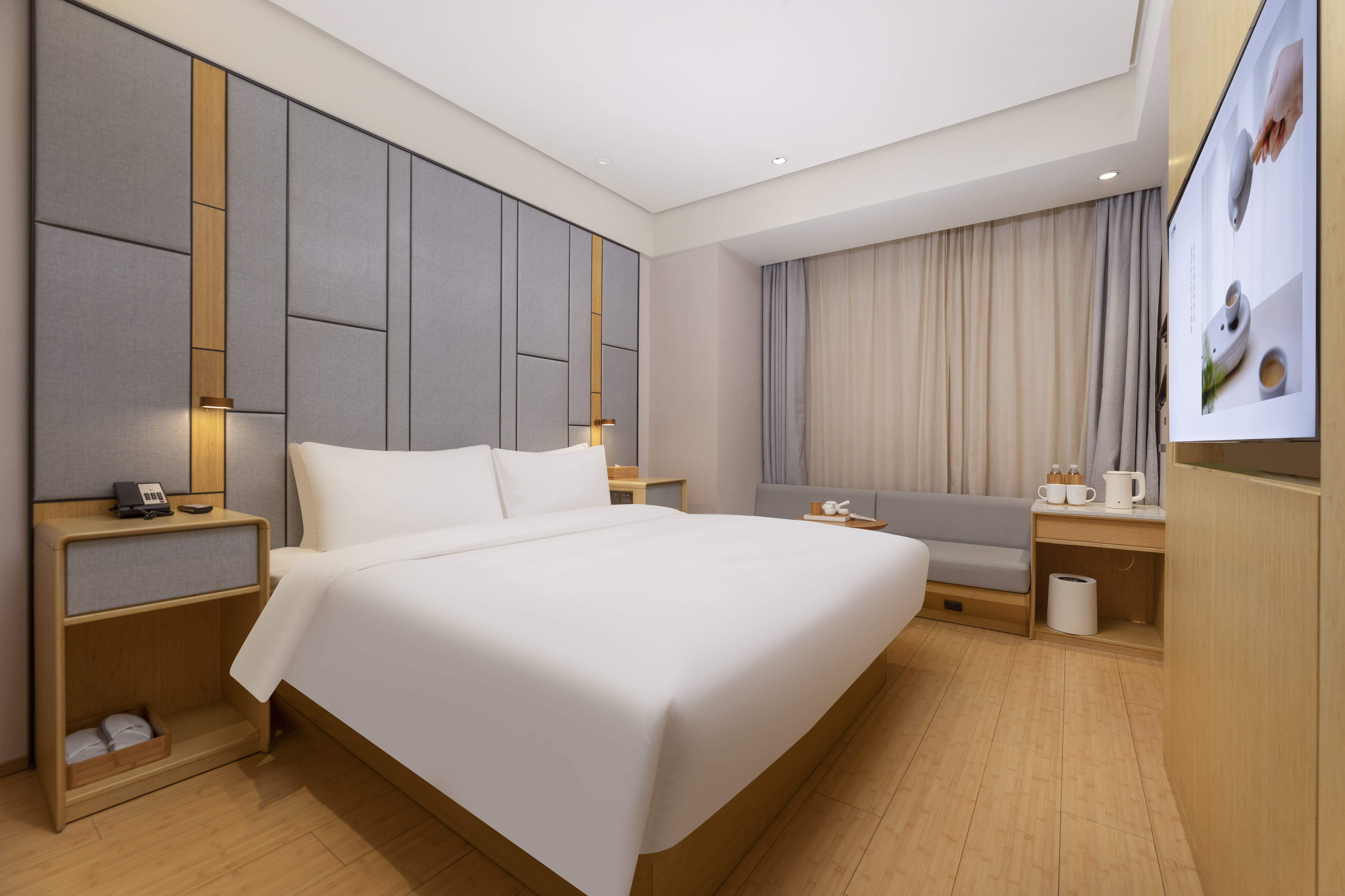 JI Hotel (Suzhou Guanqian Pedestrian Street)King-size bed room