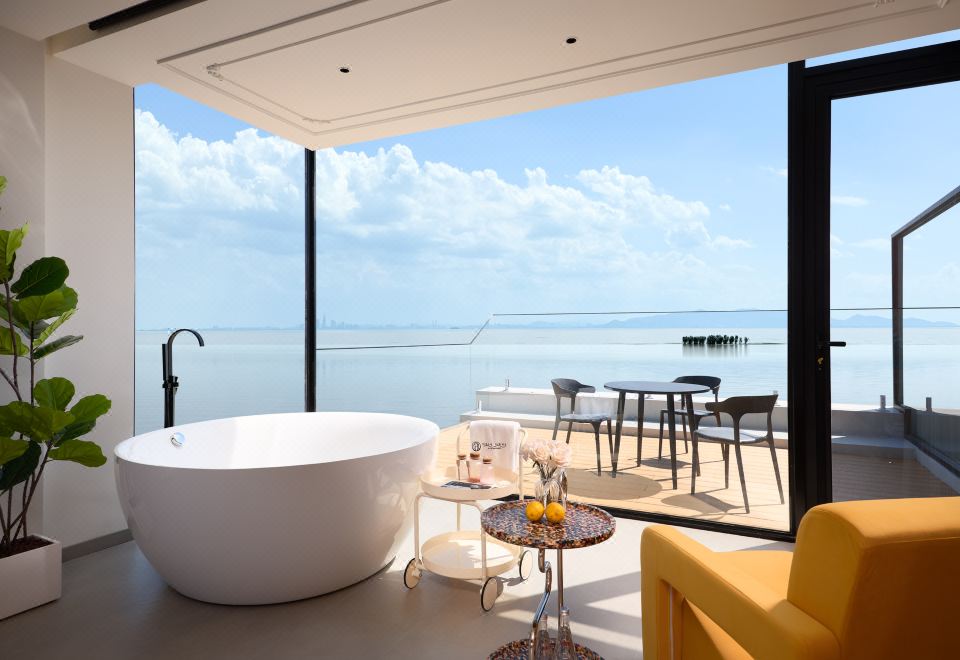 270°湖景大床房·CLUB401【赏湖浴缸·全屋智能·超大露台·一室一厅】