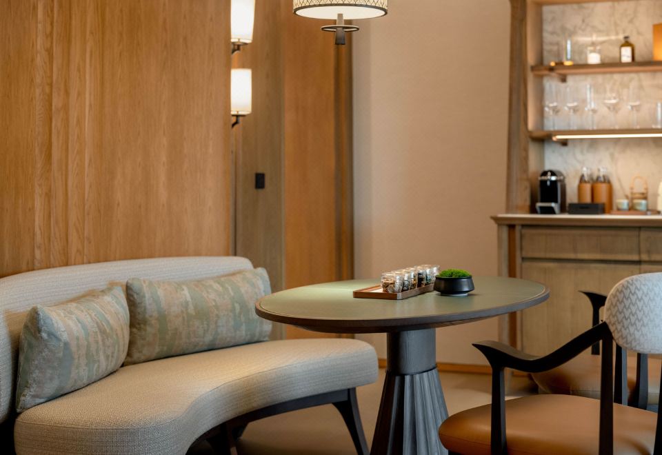 Dusit Thani BangkokClub Suite 1 King, High Floor, Park View