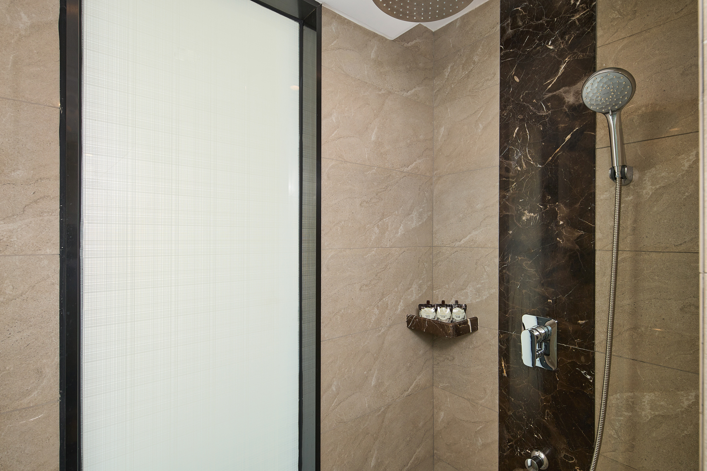 Arula·商务大床房（可投屏液晶电视）