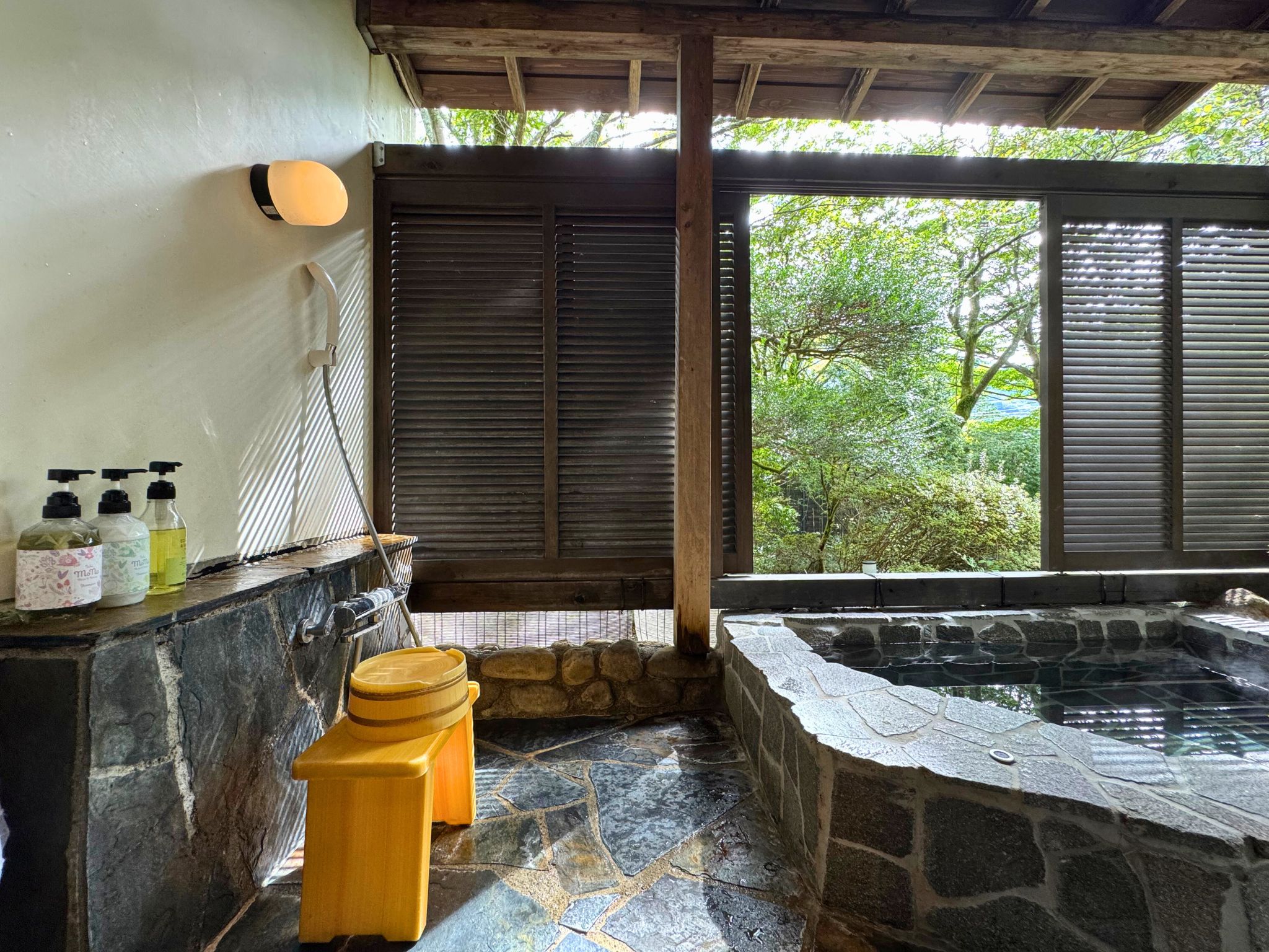 Sengokuhara Shinanoki Ichinoyu主楼一楼哇库哇库小童房（带露天浴池）