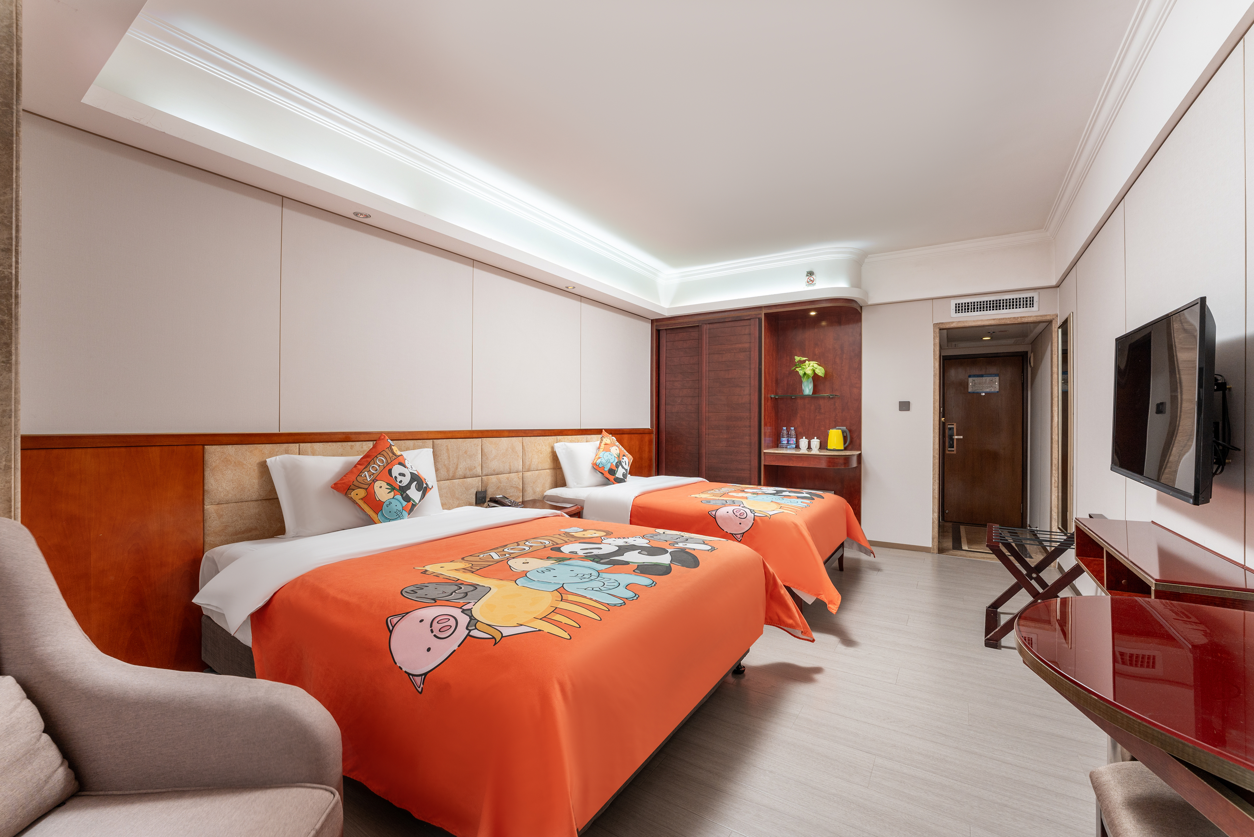 Huahai Hotel (Guangzhou Jiangnanxi changgang Metro Station)行政子母房（高空城景·温馨和睦·冰箱）