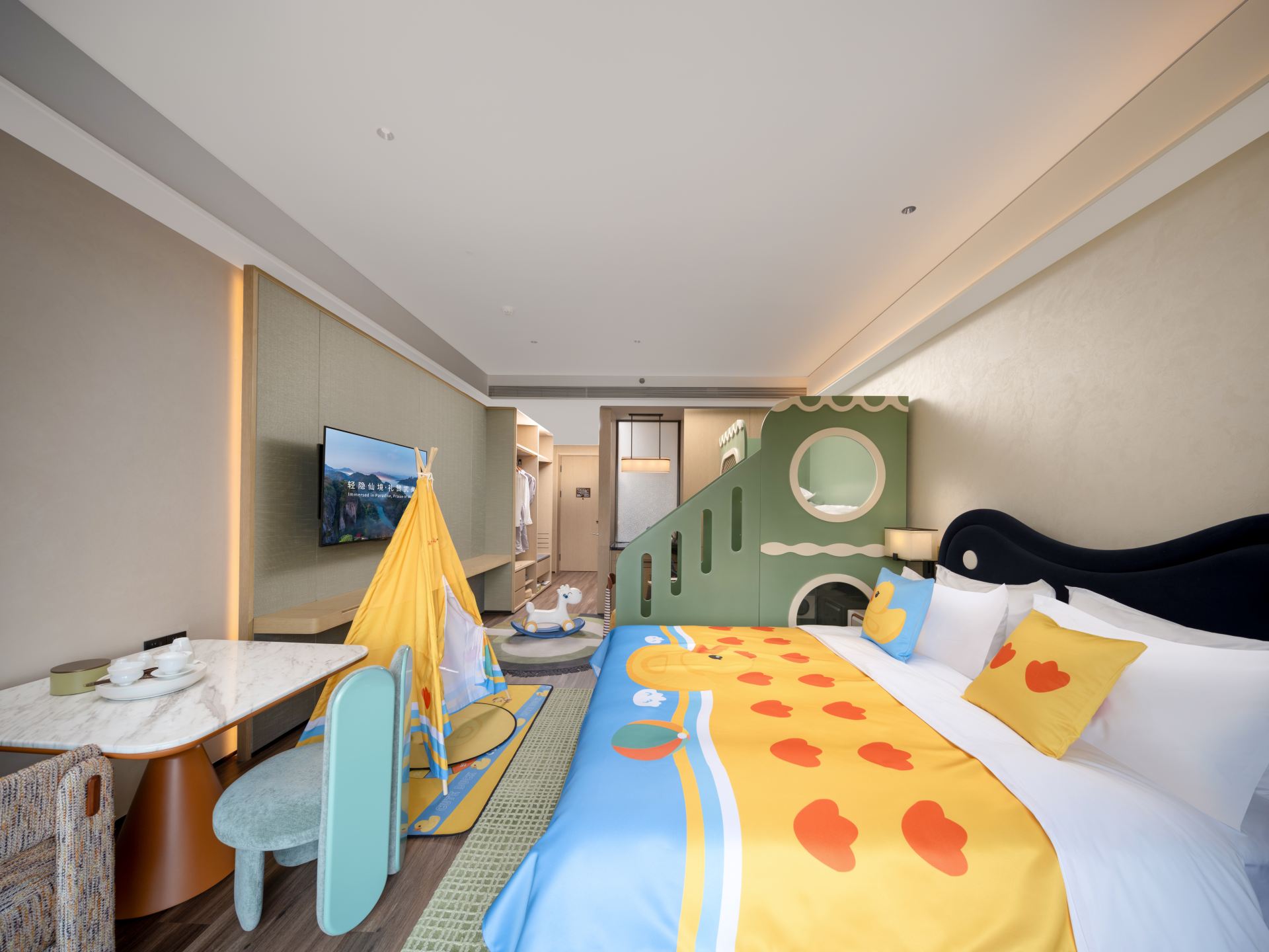 Family King Bed Room