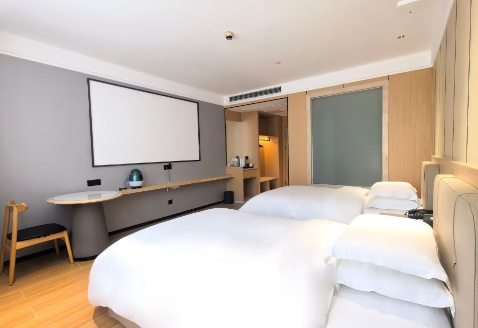 豪華標準房（ 負離子氧吧房+寬敞明亮+零壓床墊）