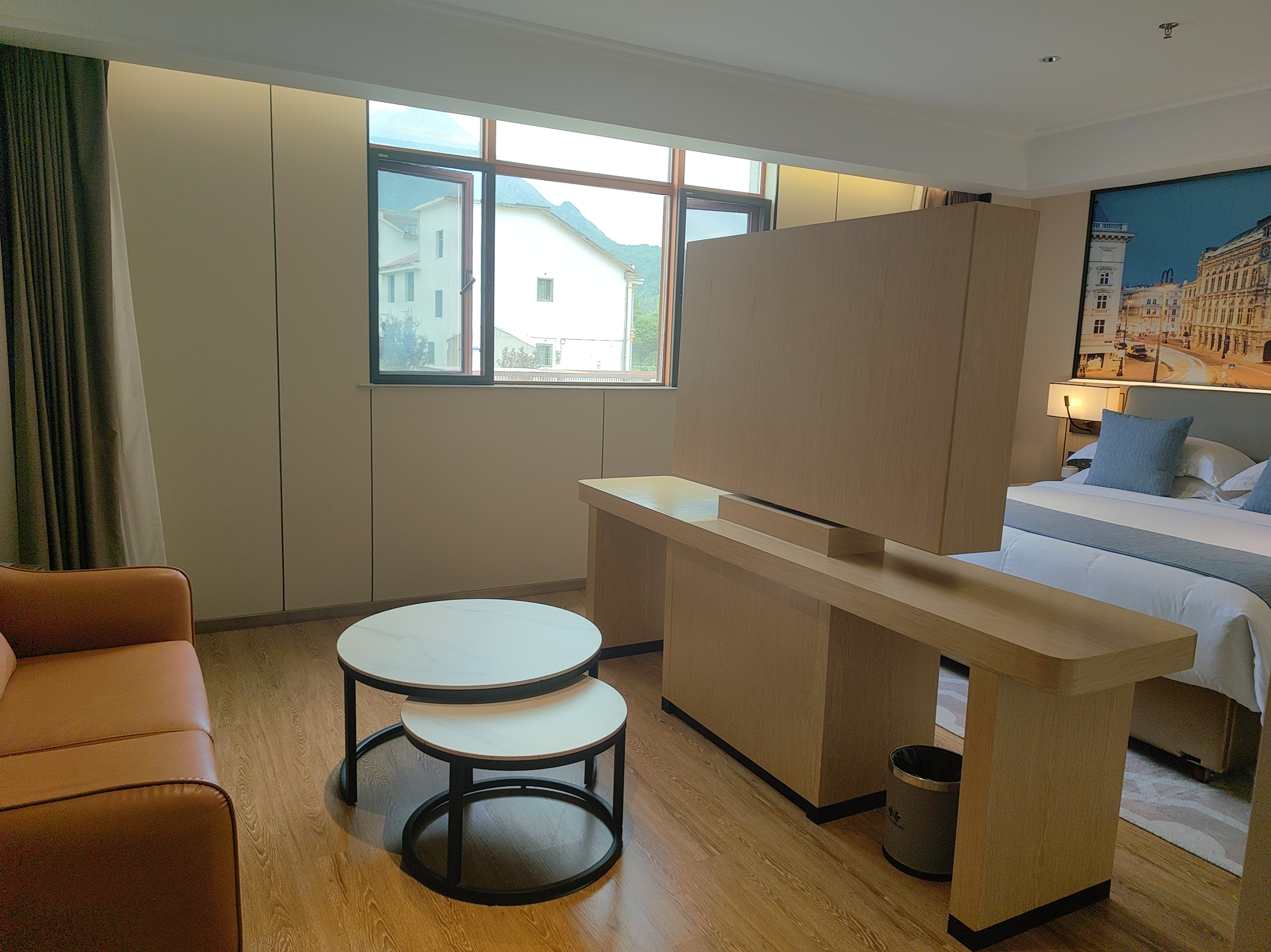 纯净山景大床房