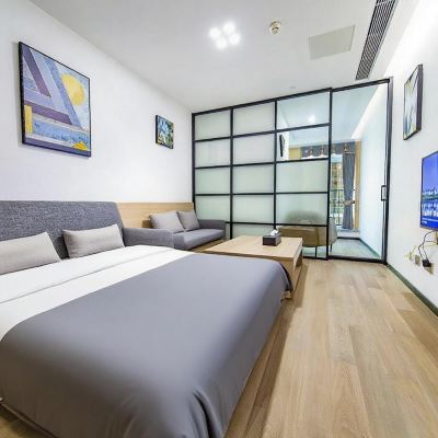 商務精品大床房（帶內陽台+洗烘一體機+冰箱） 萬科深南道68號公寓（深圳東門湖貝地鐵站店）優惠