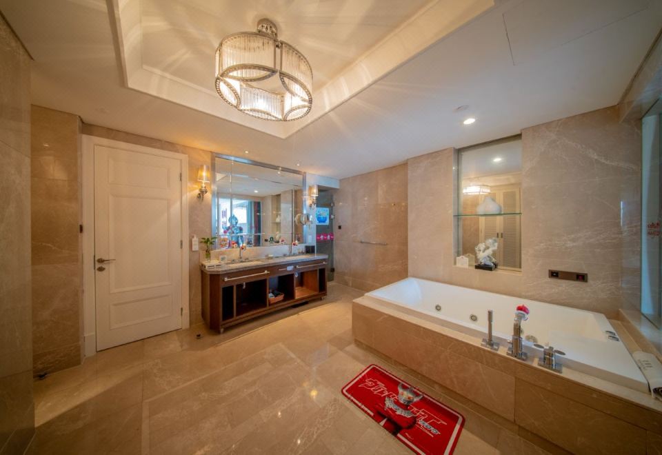 SeaView Garden Hotel QingdaoClassic Ultraman Theme Sea-view Grand Suite (War Chariot Bed + Slide Bunk Bed + Command Desk)