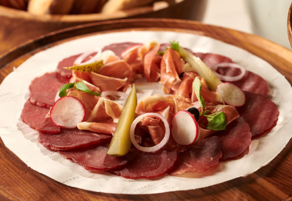 Park Hyatt Shanghai1 King Bed With Bund River View Deluxe（Park Salon）