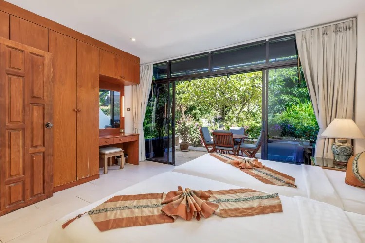 อพาร์ทเมนต์ดูเพล็กซ์สองห้องนอนพร้อมวิวสวน