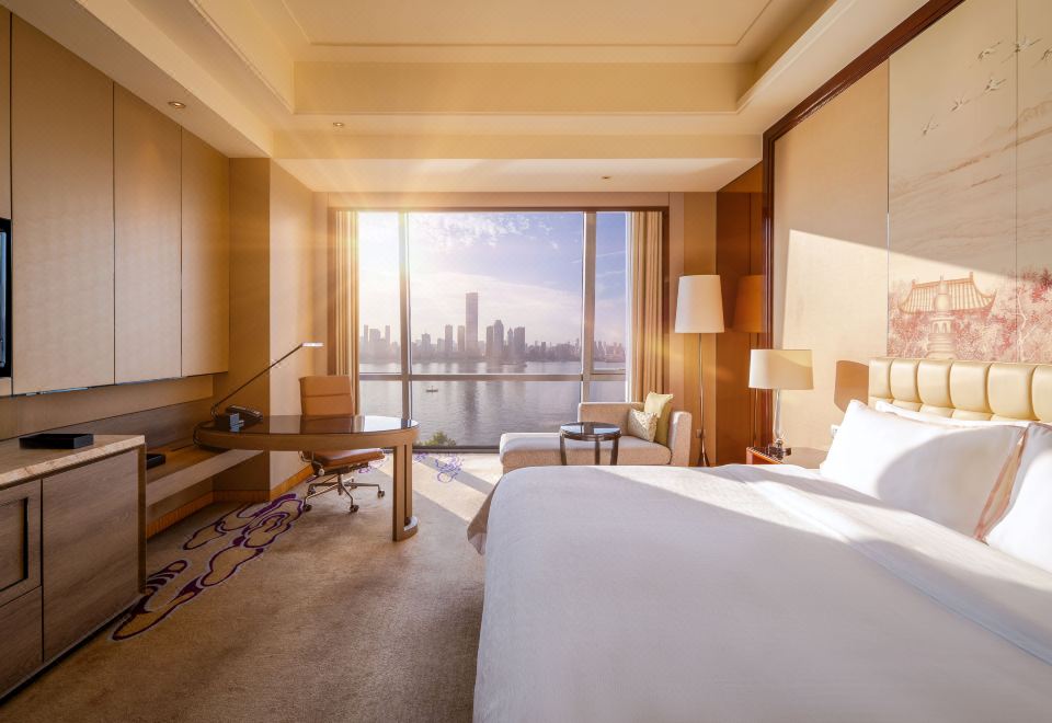 行政江景大床房「長江之畔，180°盡覽兩江四岸流光溢彩」