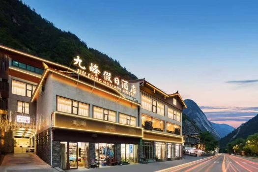 Jiufeng Holiday Hotel (Jiuzhaigou Scenic Area Visitor Center Branch)