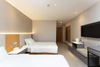Check in at Pai Hotel (Yining Kazanqi Happy Carnival Smart Cultural Tourism Branch）