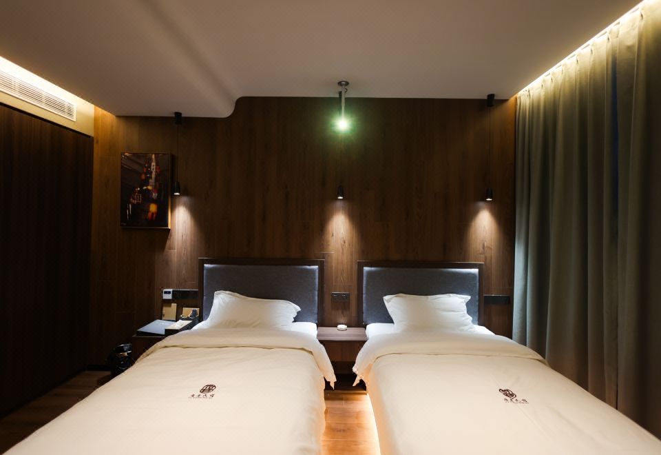 Mishai Lane · Boutique Double Bed Room (Giant Screen Projection+Smart Home)