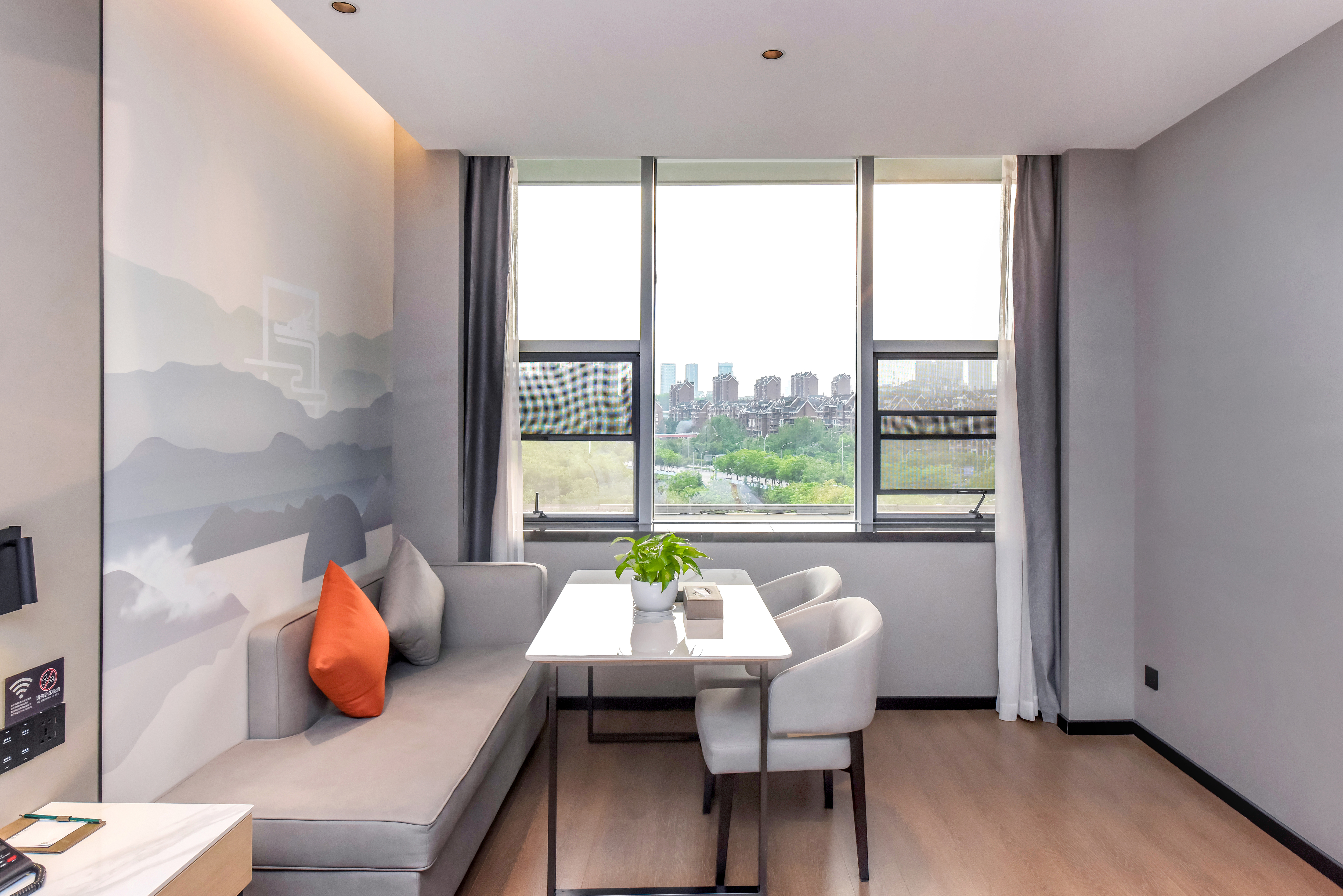 豪华双床房（休闲沙发+双层隔音玻璃）