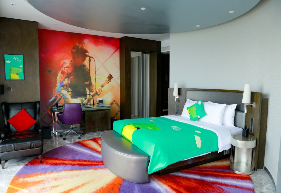 恐龙乐园家庭亲子全景套房（大床+子母床）