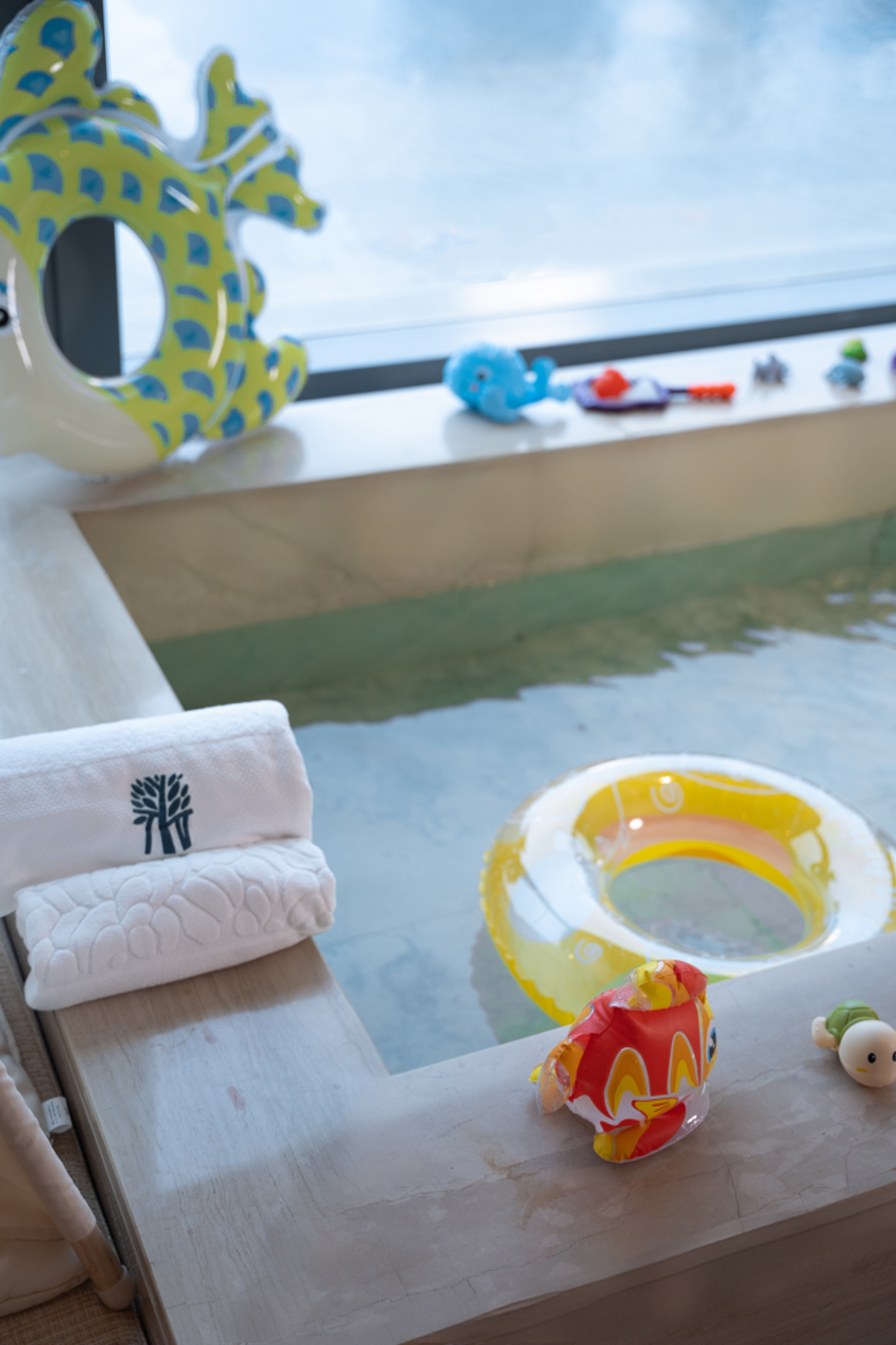 亲子设施布置-悦心池江景房|亲子悦游