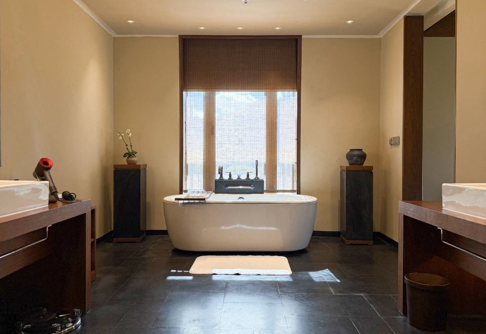 供氧珠穆朗瑪布宮景套房