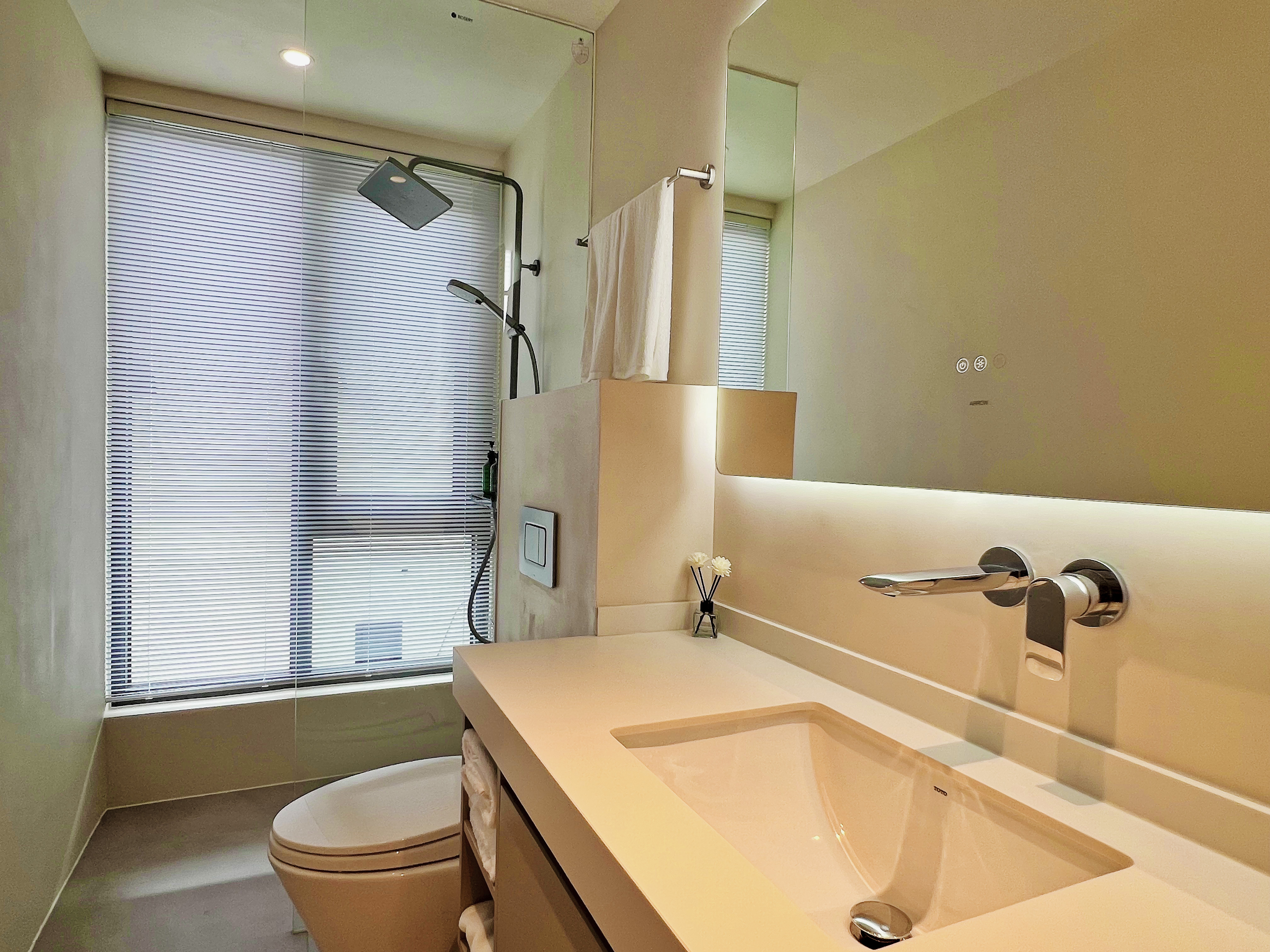 悠然舒适大床房丨中央约克水空调+地暖+可投屏智能电视+休闲座椅+慕思床垫+toto衞浴