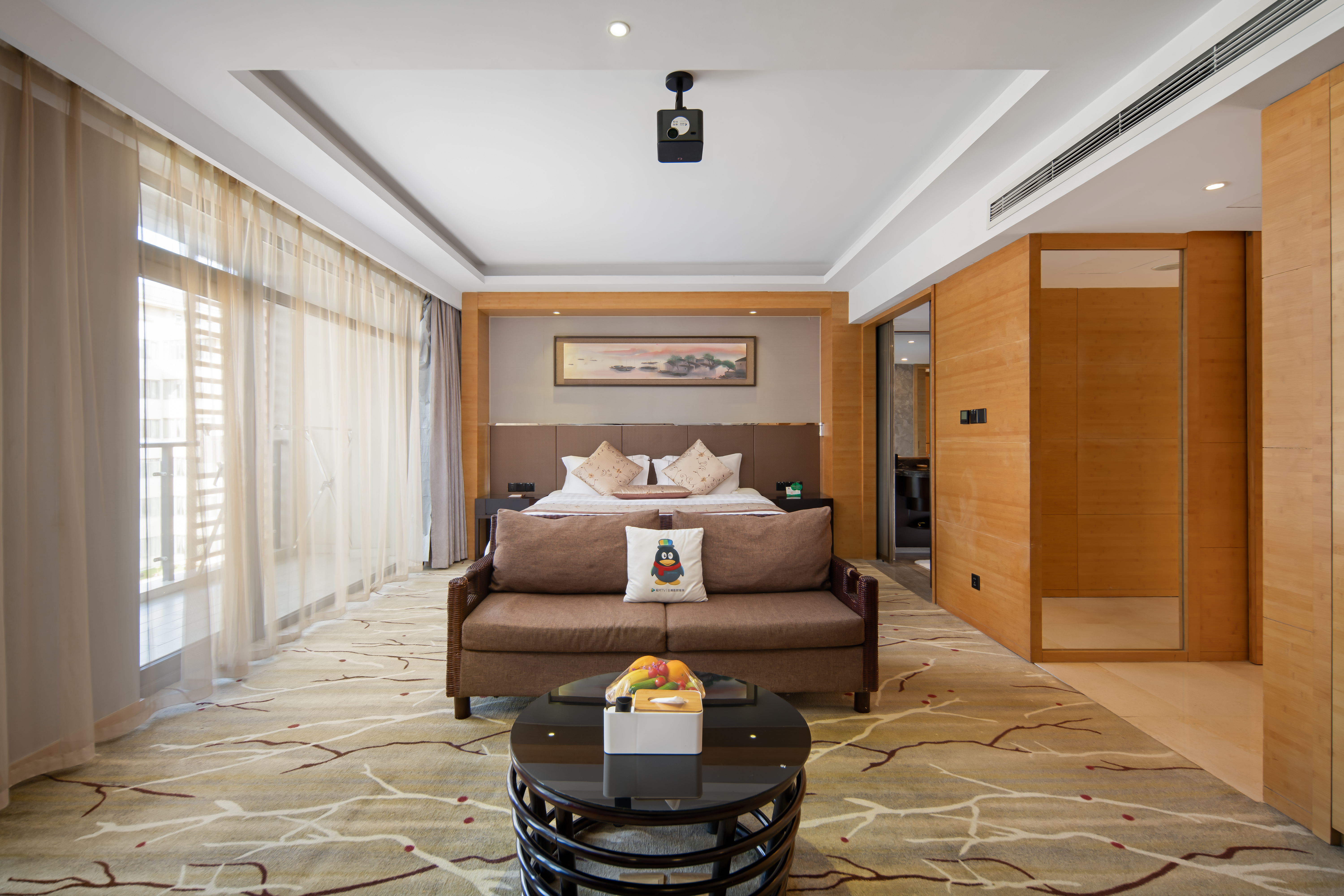 極光TV巨幕影院套房