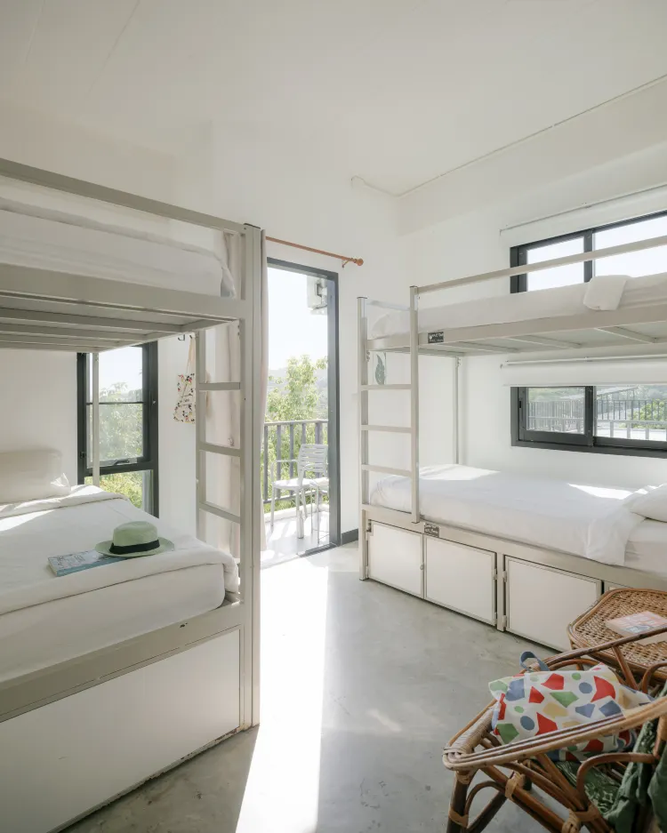 ห้องส่วนตัว-ห้องน้ำรวม สำหรับ 4 คน (ตึกหลัง)