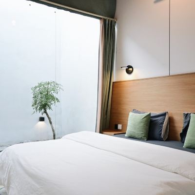 苔花小築（獨立二居室+室內小天井+乳膠床墊） SlowHouse 花喜民宿（西街鐘樓店）優惠