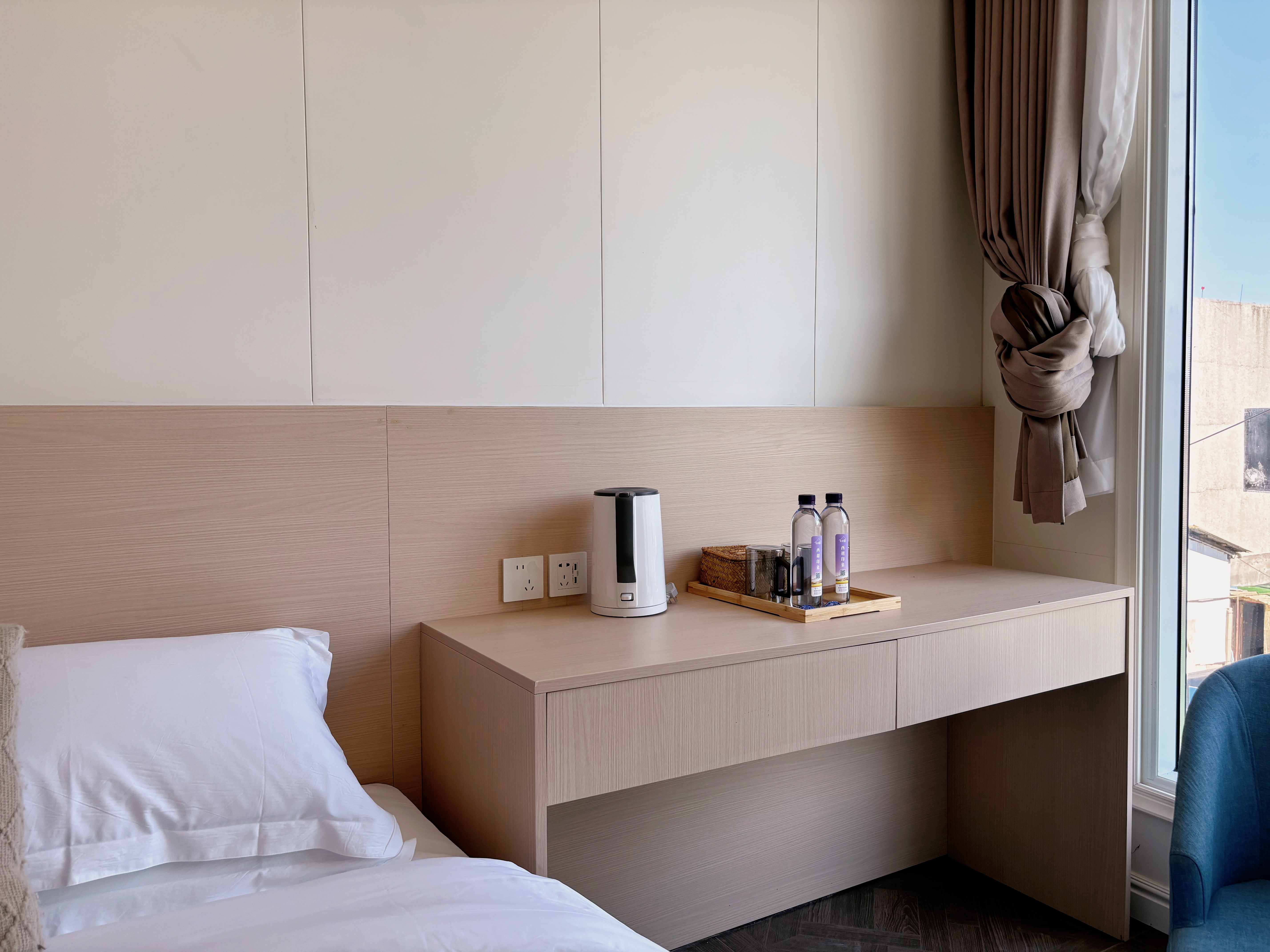 鑫璨-商务大床房