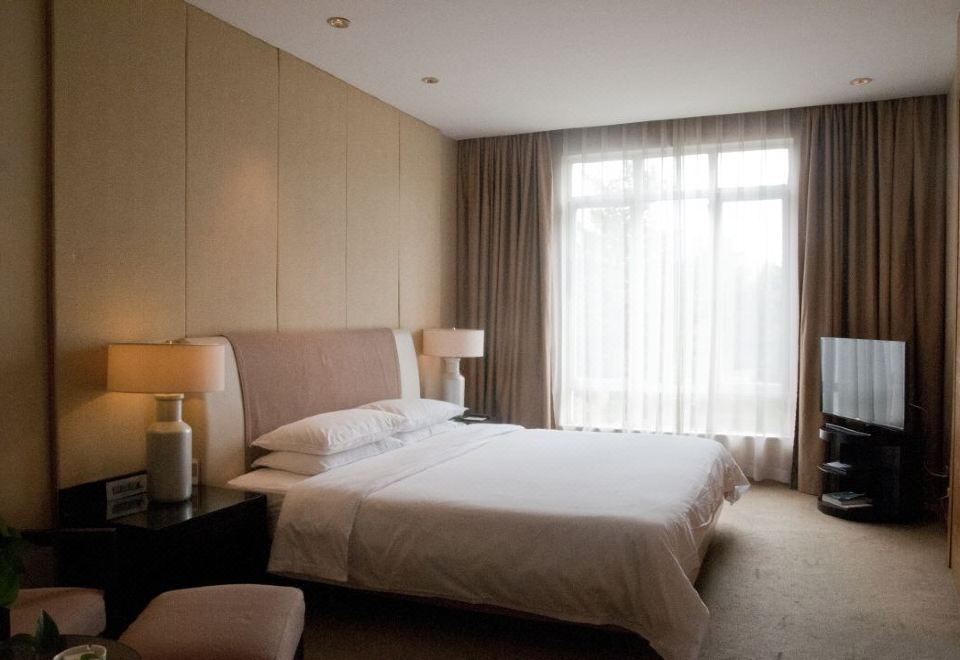 Jinling ResortElegant Queen Room