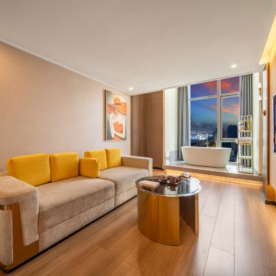 『雲際城景』LOFT·行政浴缸巨幕套房｜巨幕投影 重慶歐辰高空江景酒店優惠