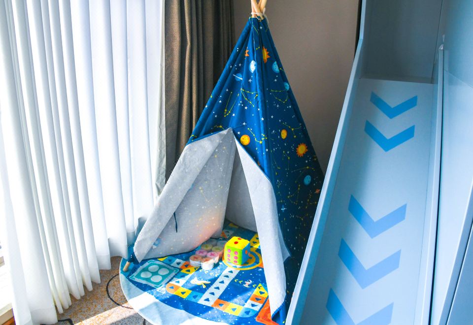 Swiss Grand NanchangSpacecraft Family Suite