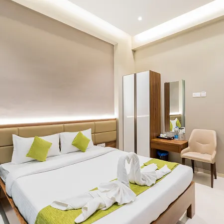 Hotel Seven Oaks
