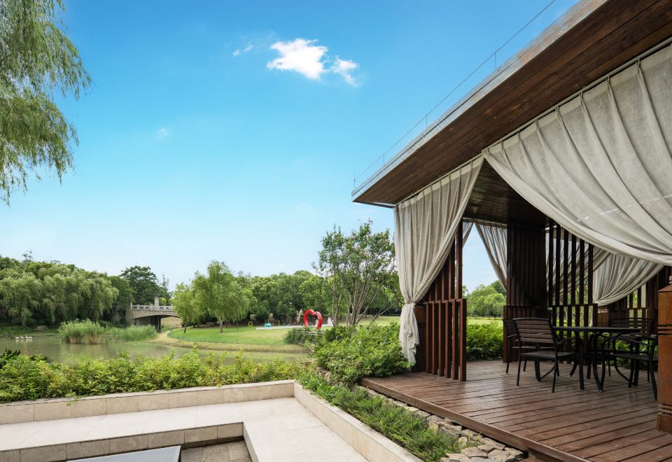 别墅近水露台六居整栋