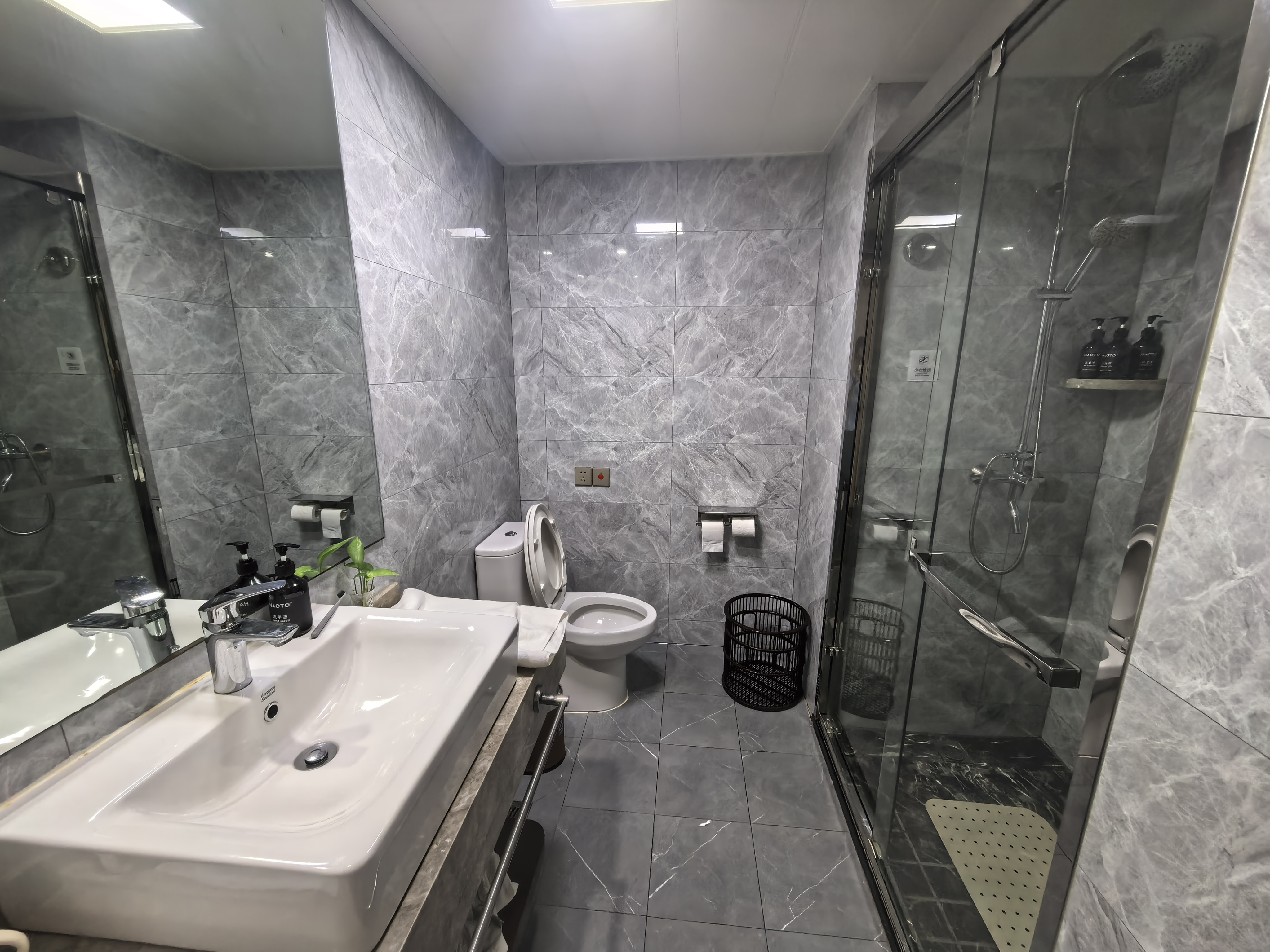 West Lake Vishwa ResortBuilding1-怡景大床房