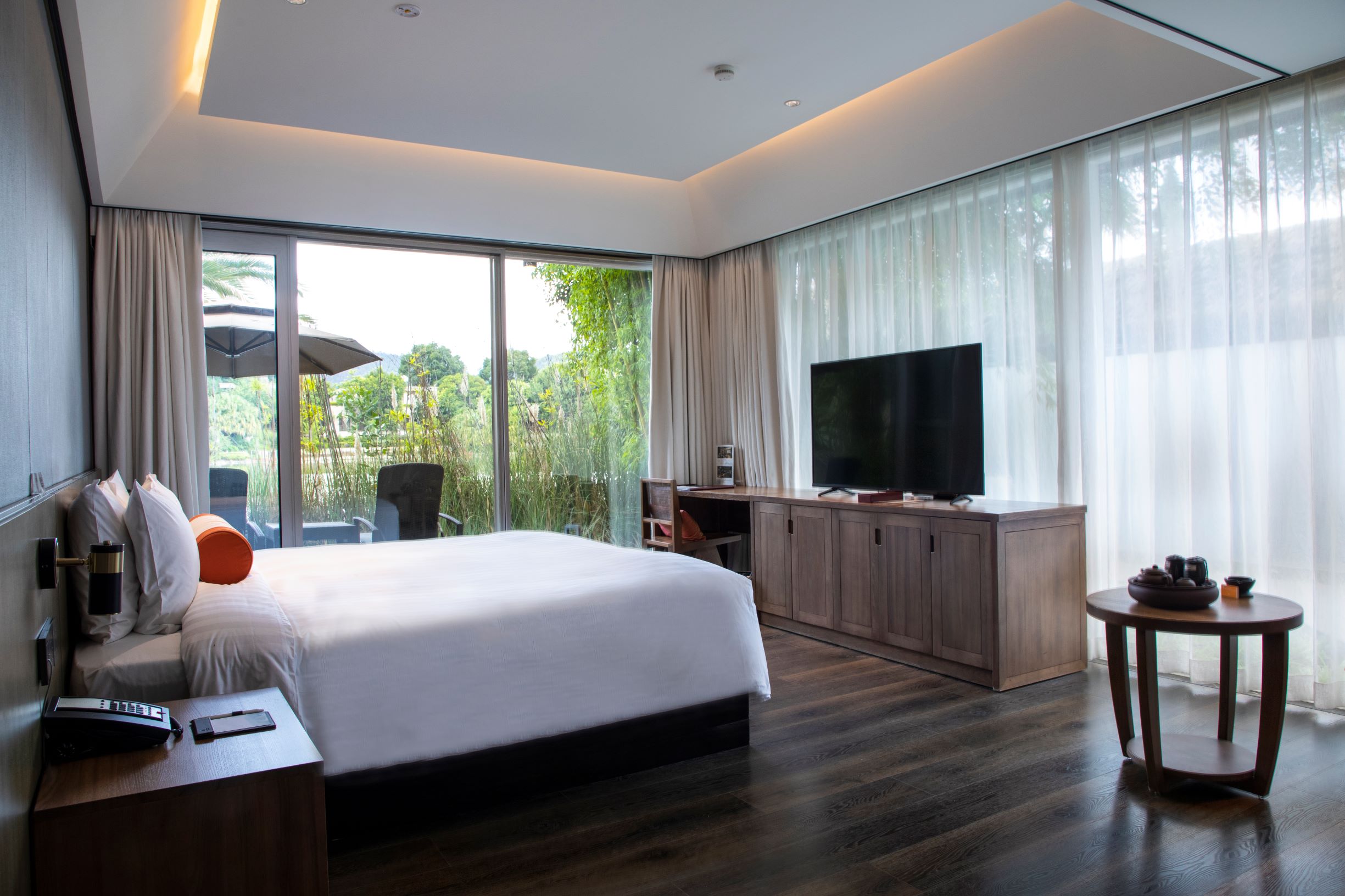 湖畔泡池大床房（户外泡池）