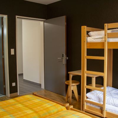 四人間（帶獨立衛生間） 日內瓦旅舍優惠