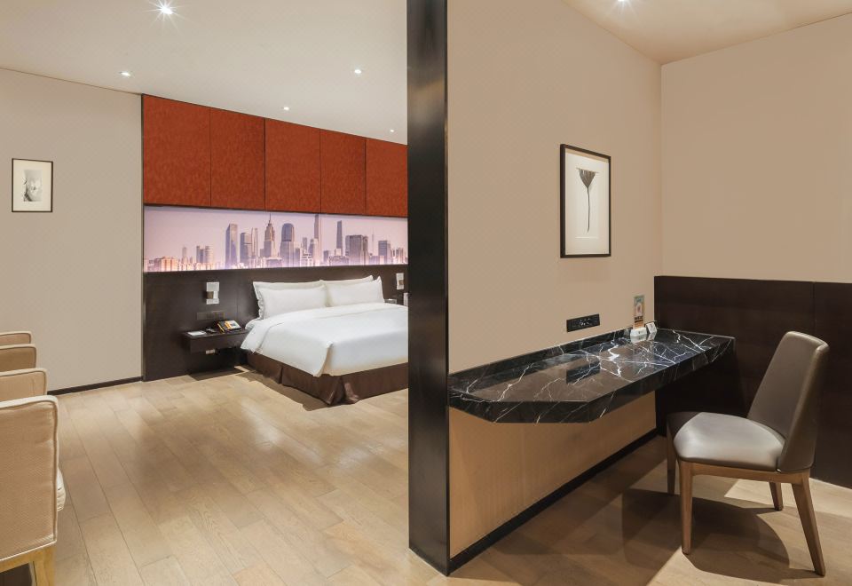 The Mulian GuangzhouBusiness Queen Suite