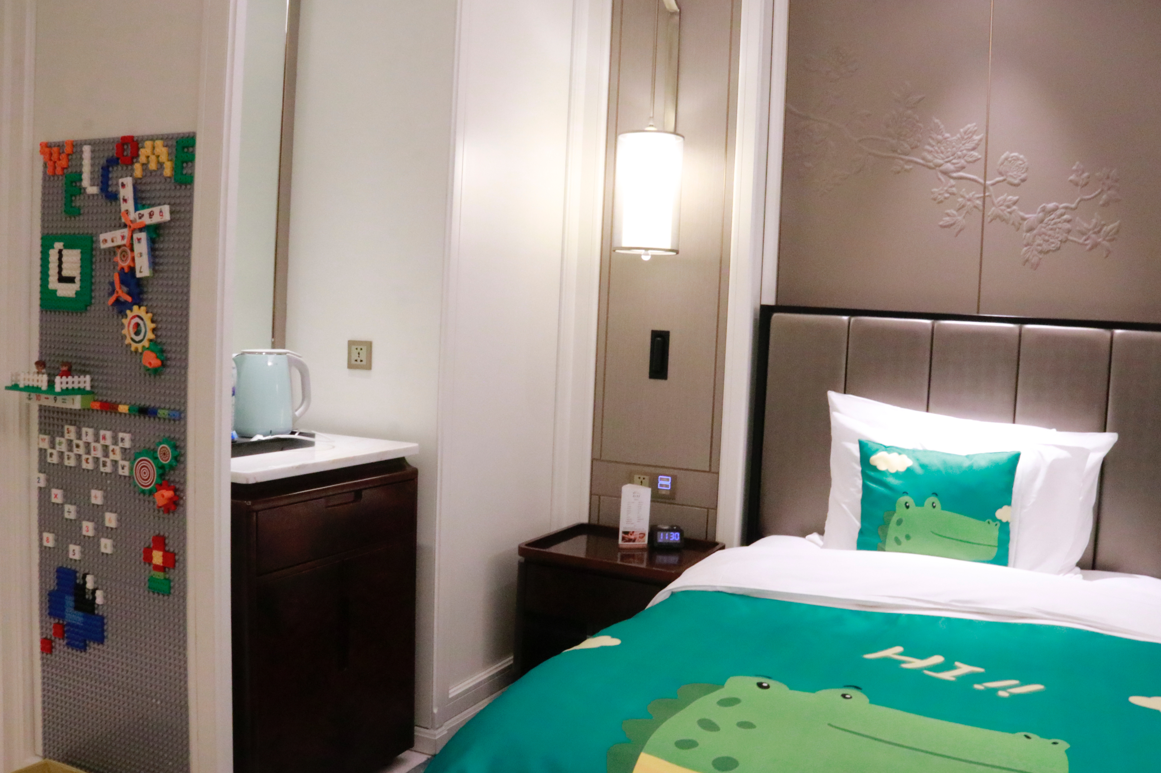 霸王龙亲子主题大床房