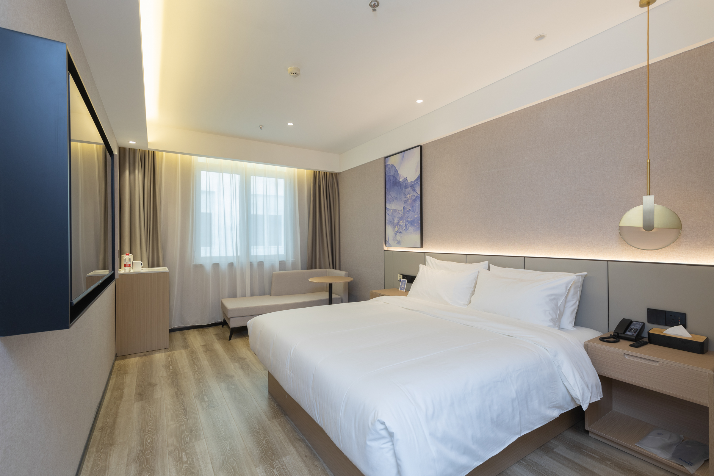 高级大床房（可投屏55寸电视+喜临门床垫+自助洗衣）