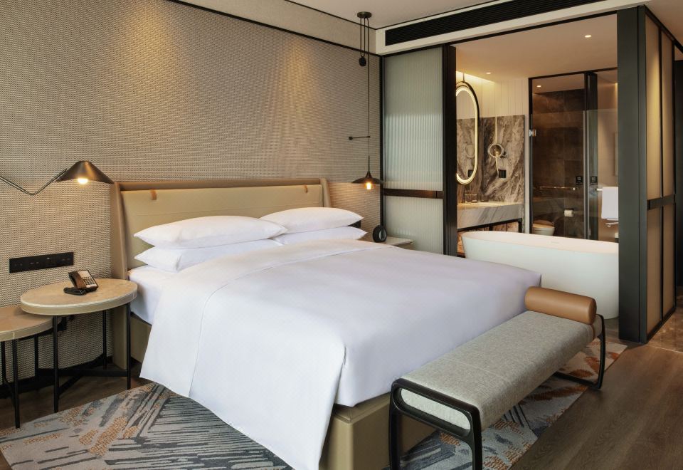 豪華園林城景大床房