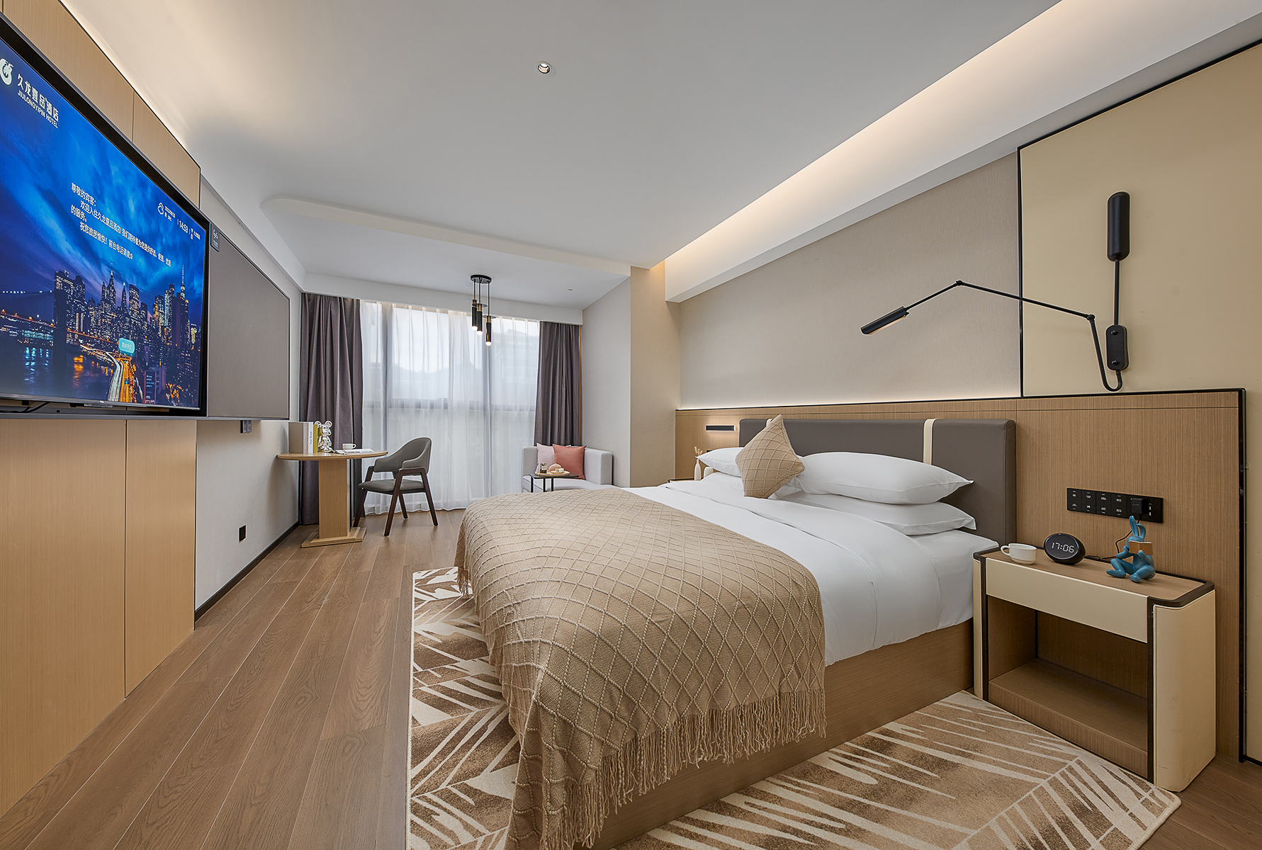 豪华大床房（智能客控+记忆枕+空调+冰箱）