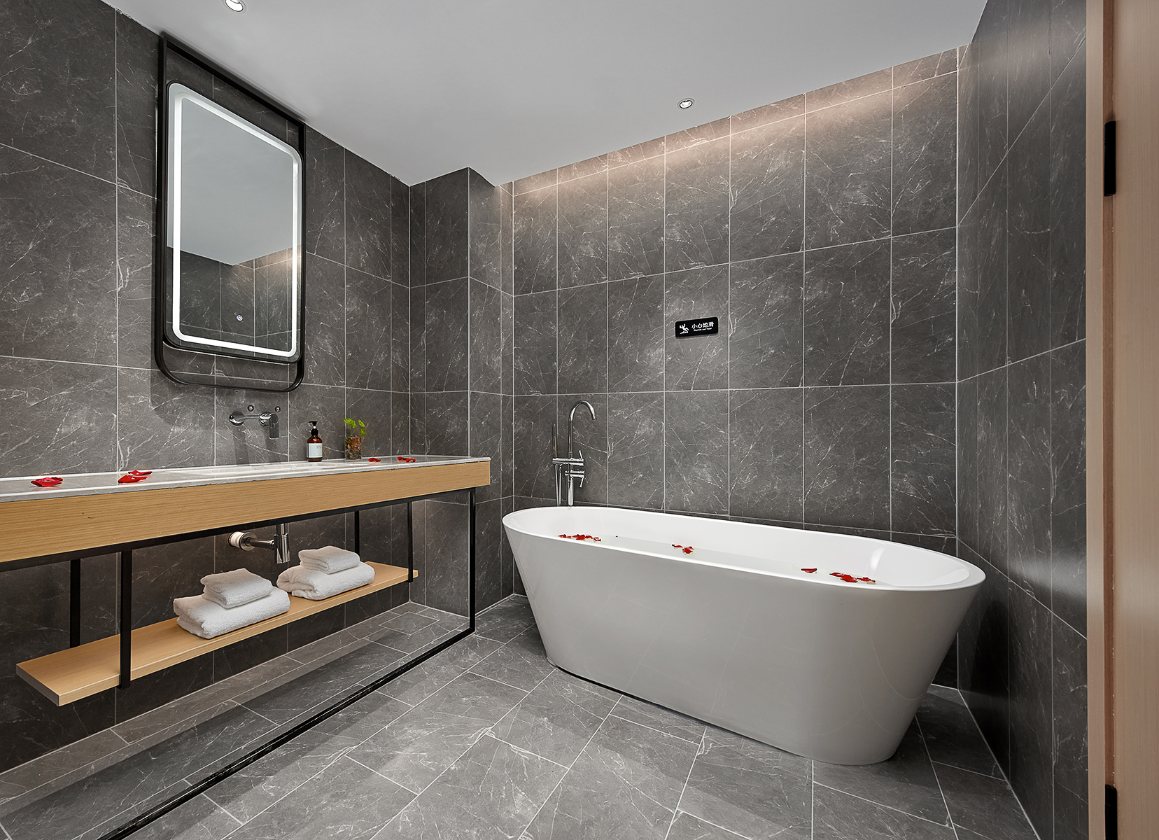 豪华行政套房（智能客控+记忆枕+空调+冰箱）