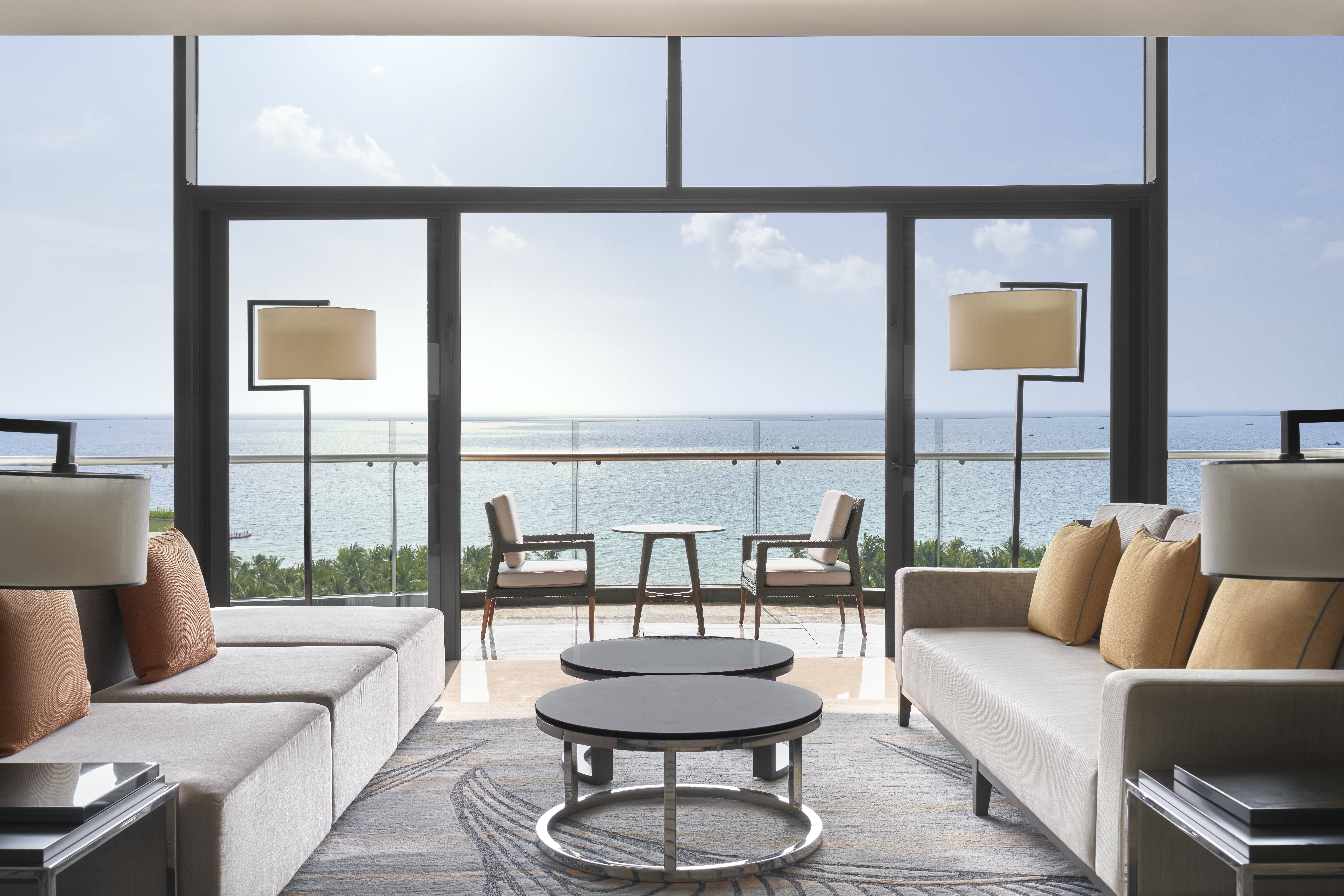 海景天桥套房（特大床+2张单人床）