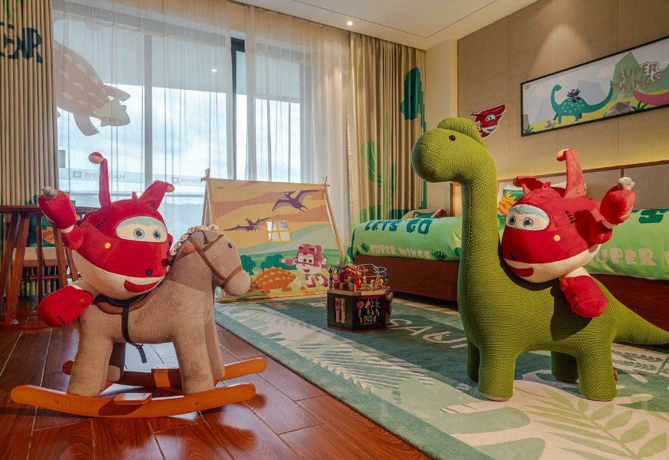 酷芽超級飛俠恐龍親子泡池雙床房