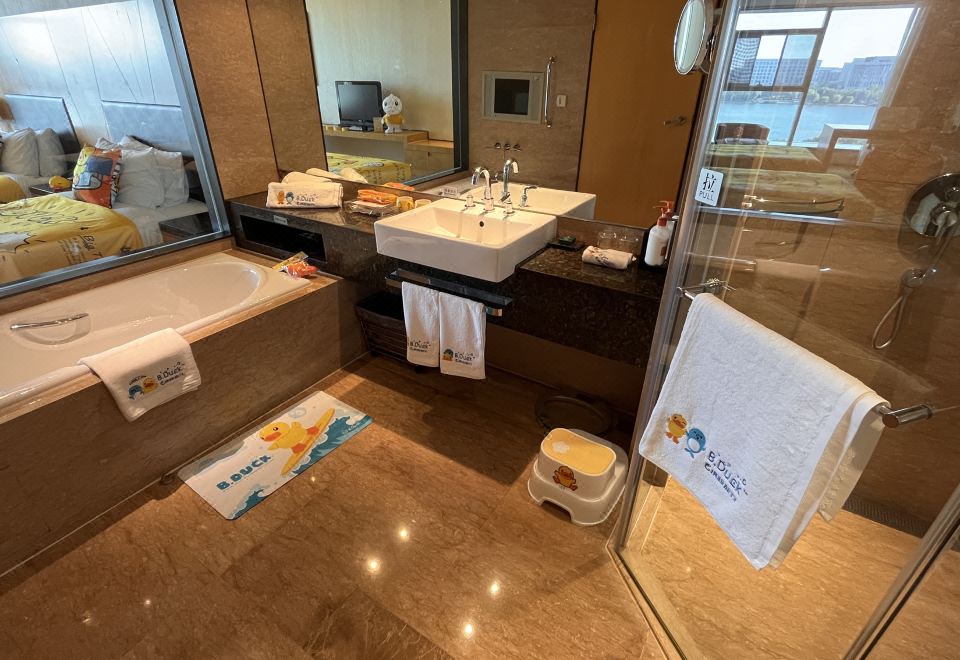 Crowne Plaza Tianjin BinhaiThemed Family Friendly Room - Lake-View