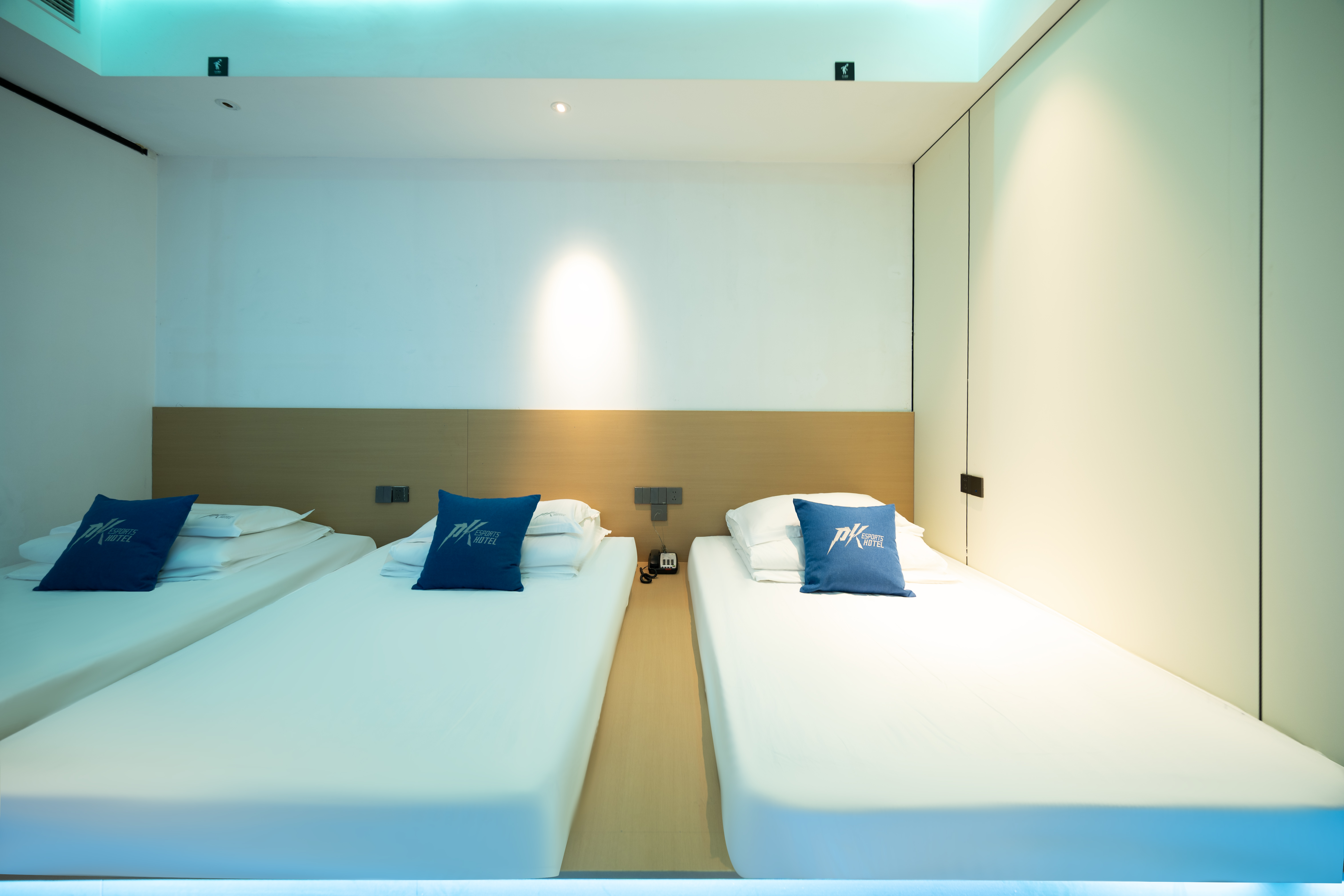 基友電競三人房[RTX3060+32G+i5-12400+2K+網吧特權]