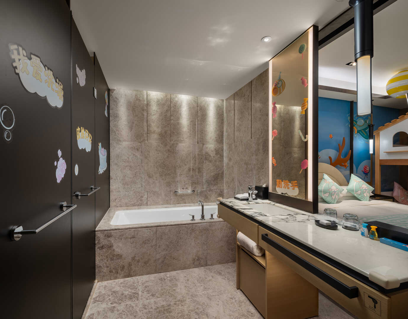 糖果飞屋上下铺家庭房