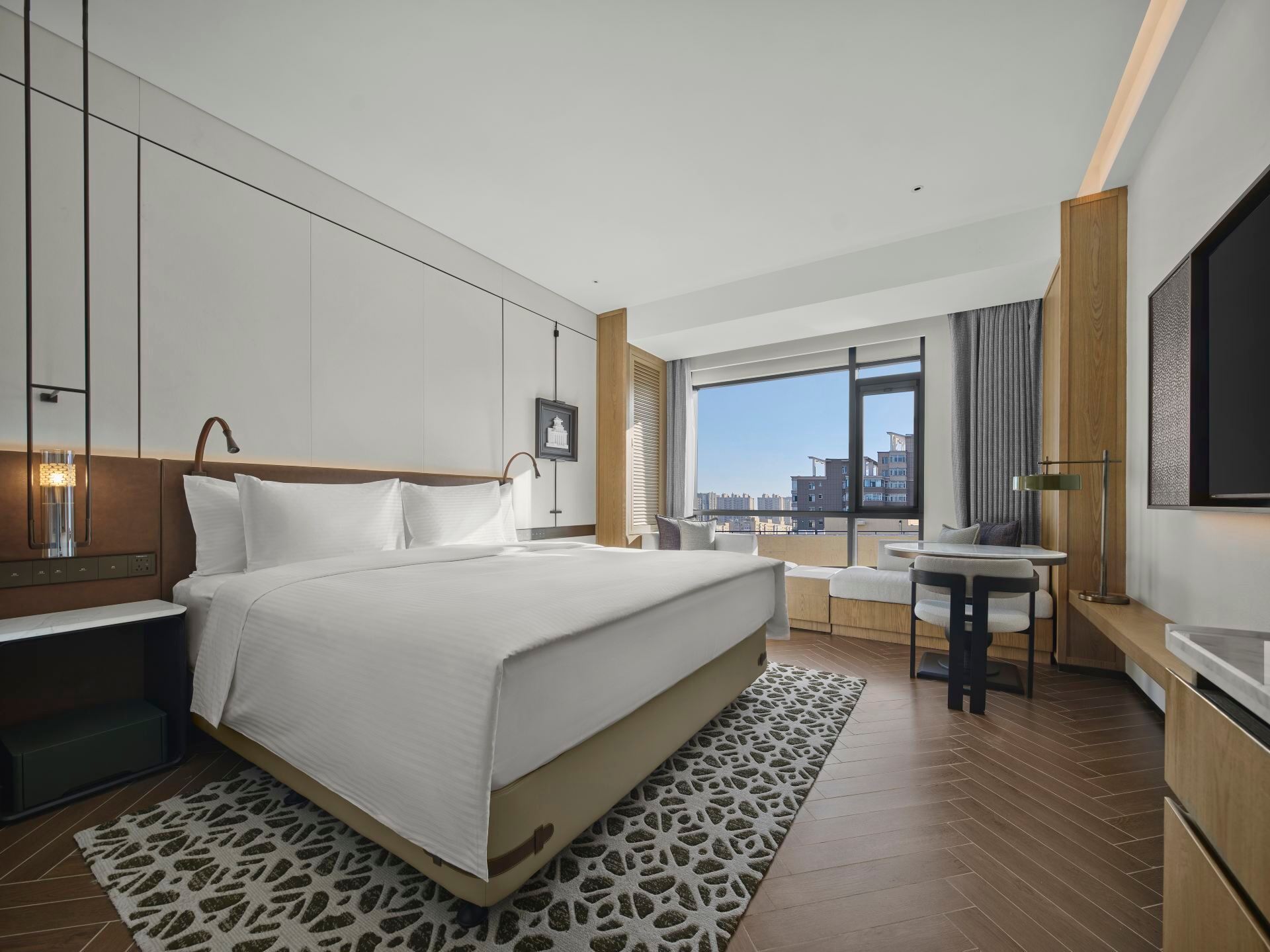 Deluxe Queen Room