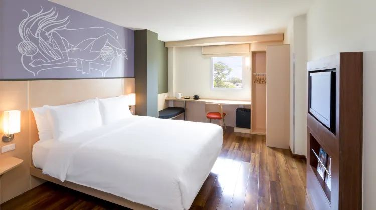 Ibis Vientiane Nam Phu 外観