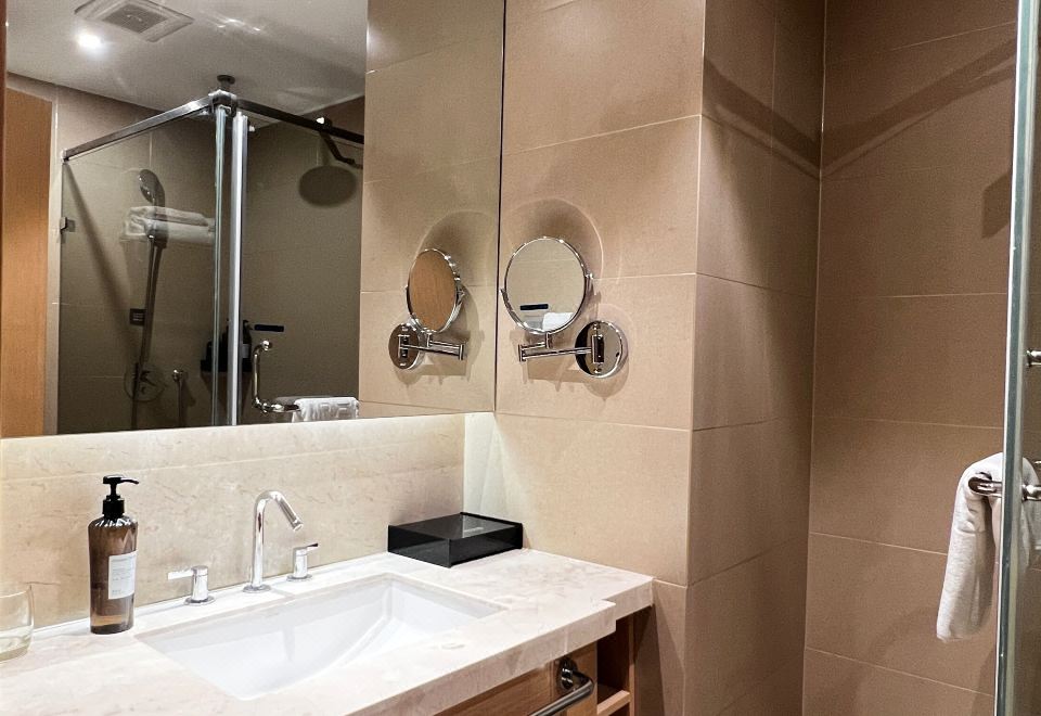 亲子房（迷你冰箱+智能客控+电视投屏）